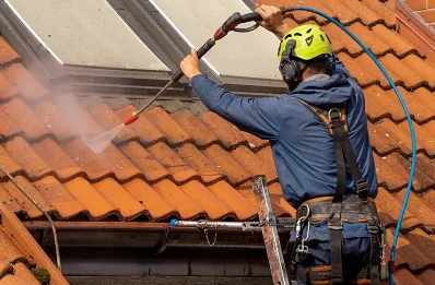Démoussage et hydrofuge de toiture à Leigneux